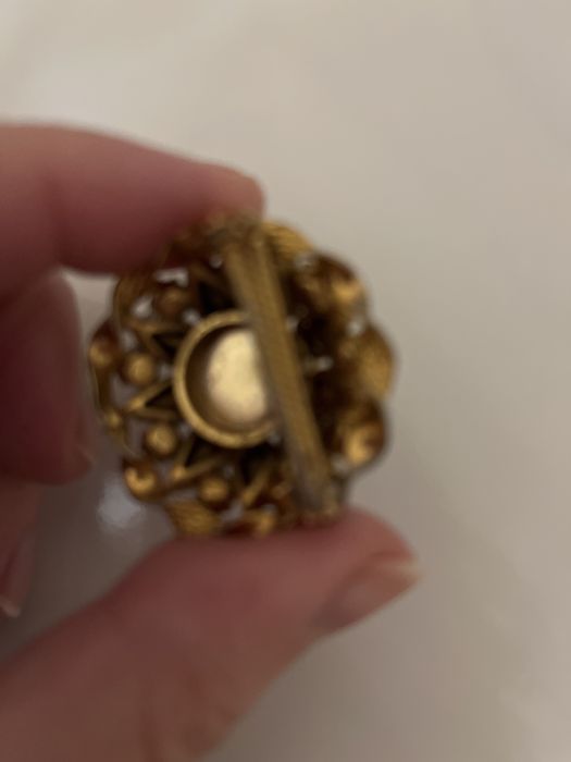 Broche vintage em tons de dourado e prateado