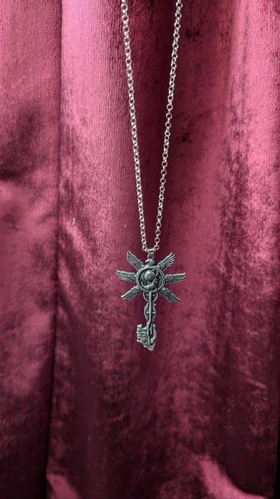 Большой винтажный старинный ключ с крыльями орла resident evil