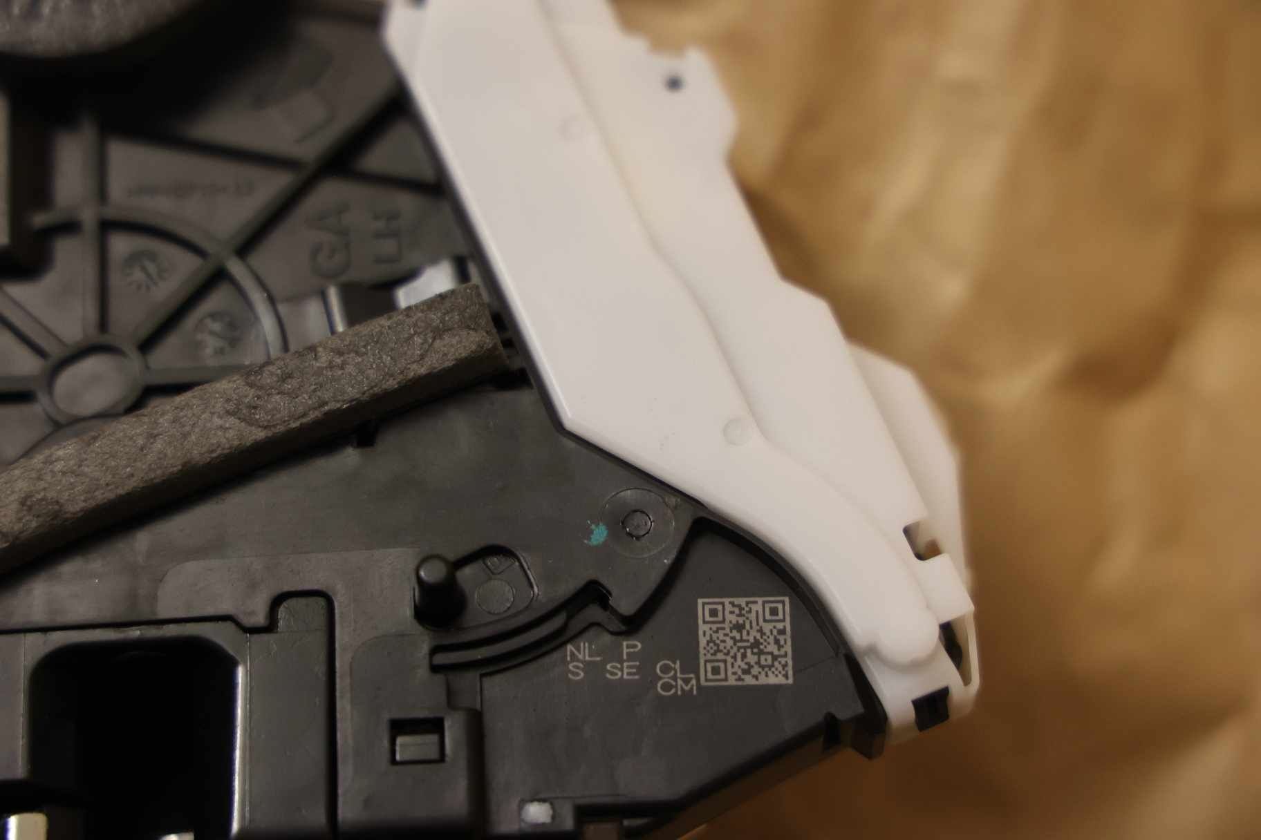 Fechadura porta trás esquerda NOVA de origem Nissan juke II f16