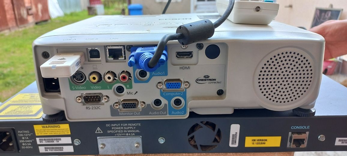 Epson lcd projector h581b