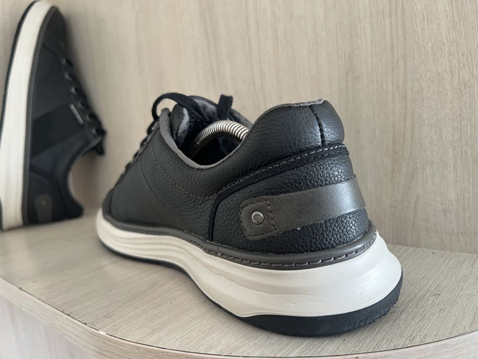 Шкіряні 42 розмір кросівки Skechers оригінал