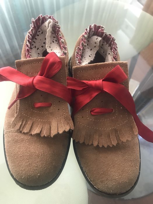 Sapatos menina T30/31 (10€ cada)
