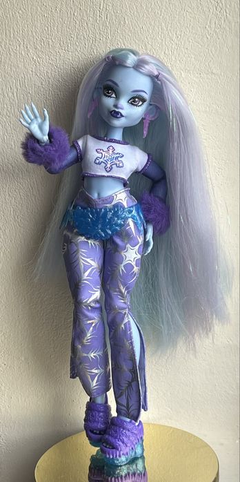 Лялечка Еббі монстер хай