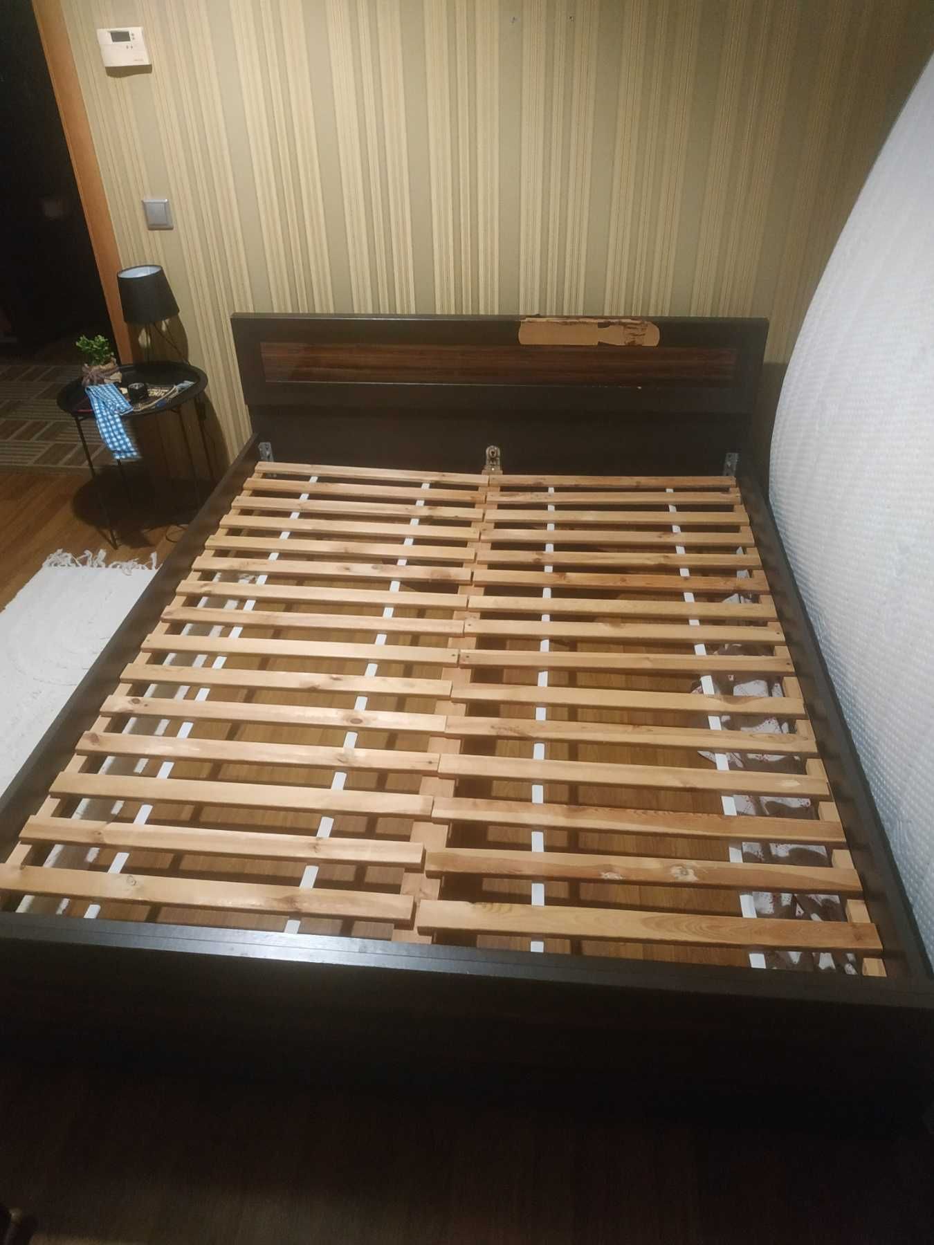 Спальне ліжко 160 на 200 без матрасу