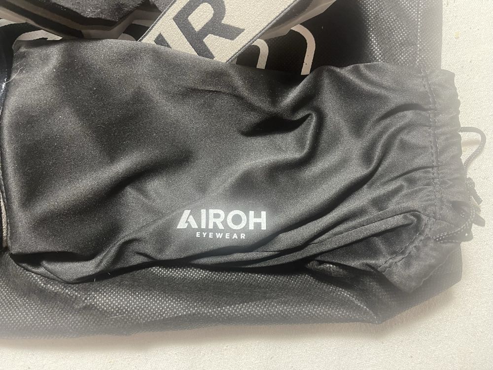 Oculos airoh cross