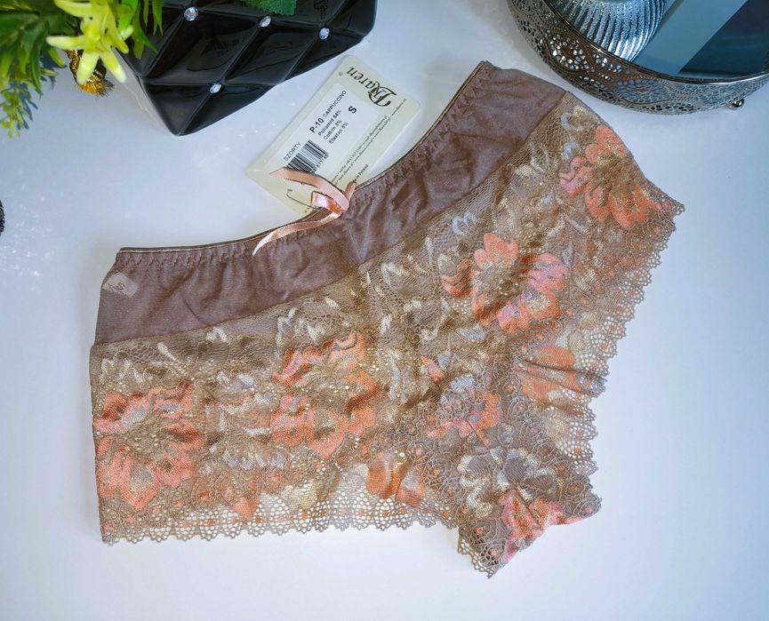 Beżowe koronkowe majtki szorty rozm.S
