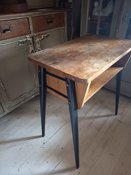 Kultowy stolik PRL patyczak