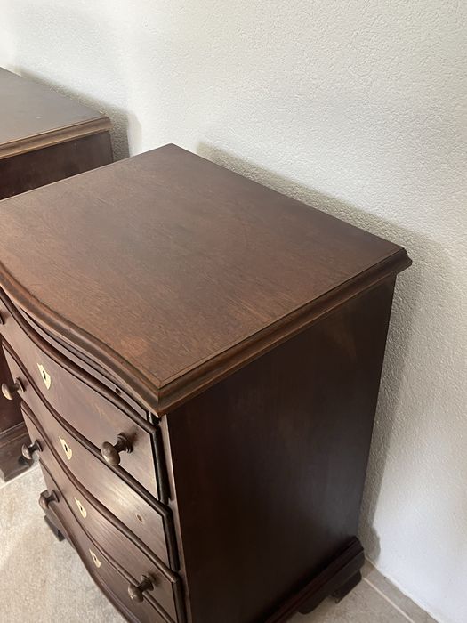 Mesa de cabeceira classica