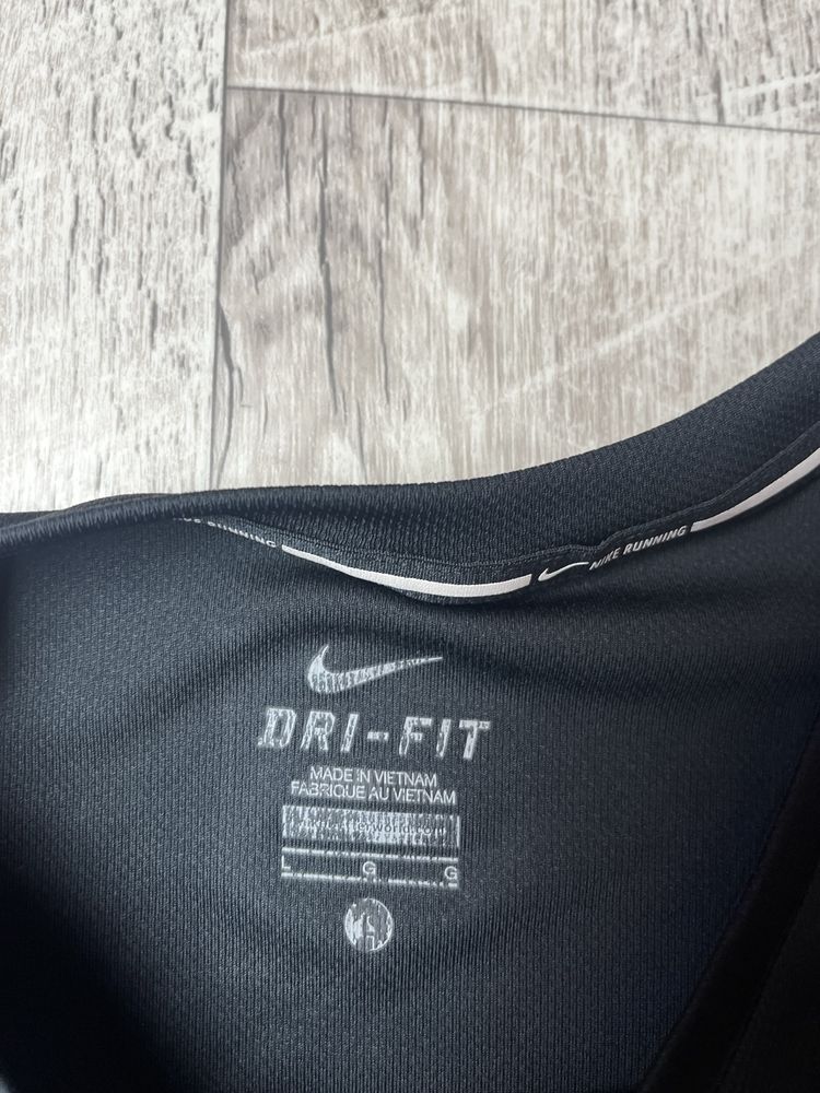 Футболка Nike Dri-Fit размер L оригинал спортивная бег run найк чёрная