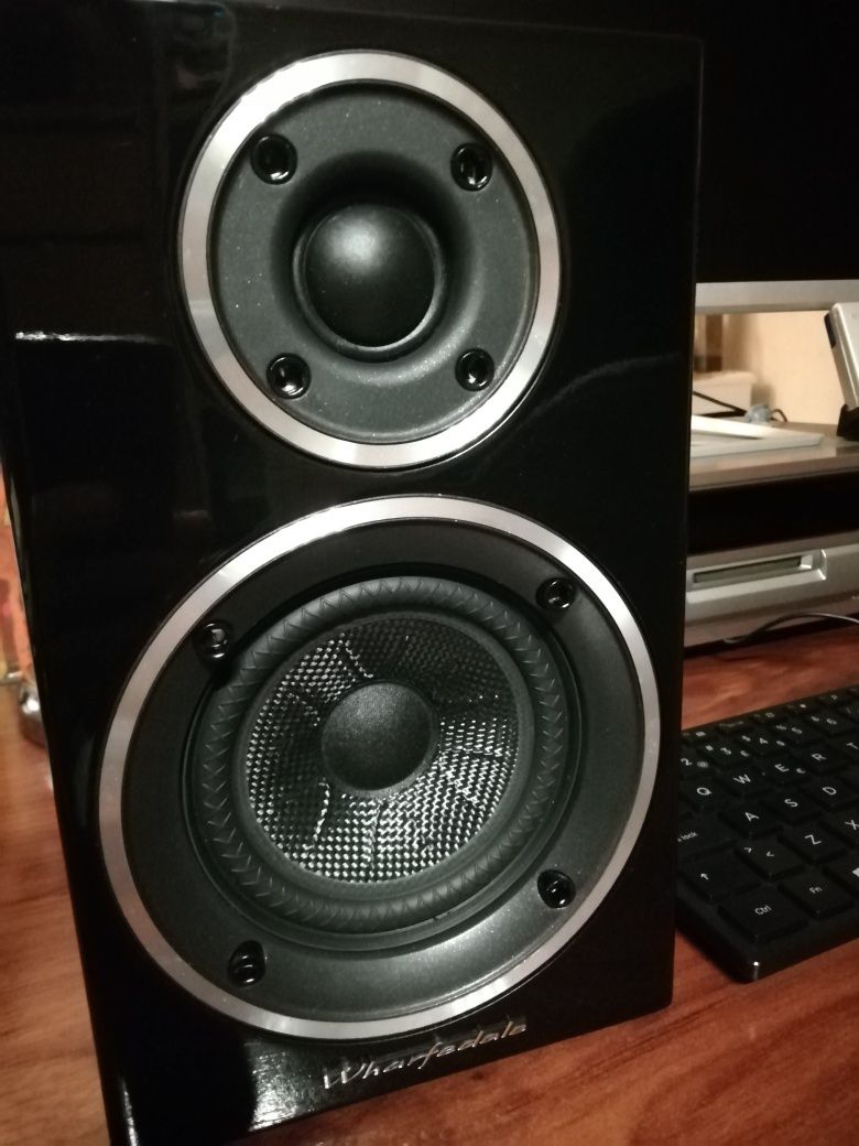 Par de colunas Wharfedale Diamond 210 - como novas