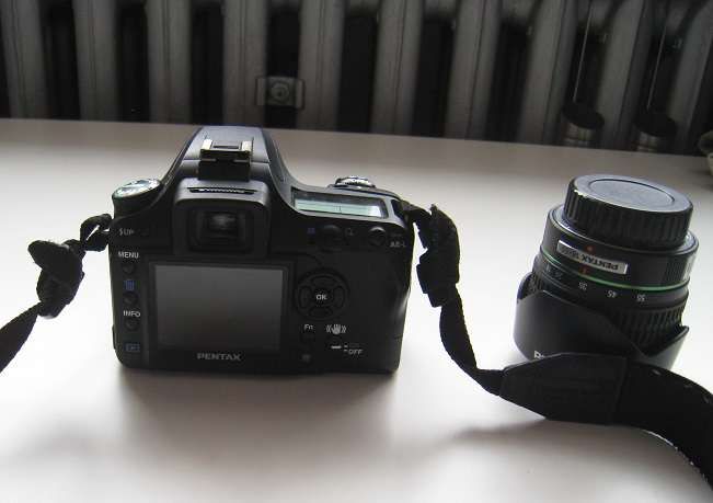 Pentax K100d  z obiektywem 18-55