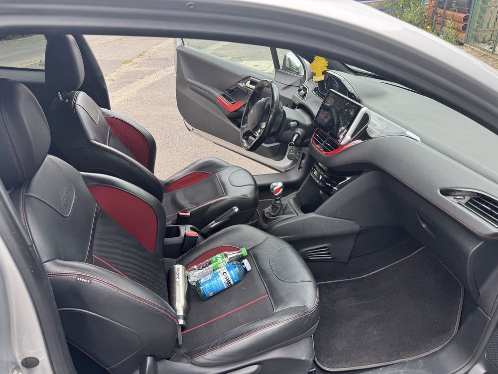 Peugeot 208 gti 200 km serwis