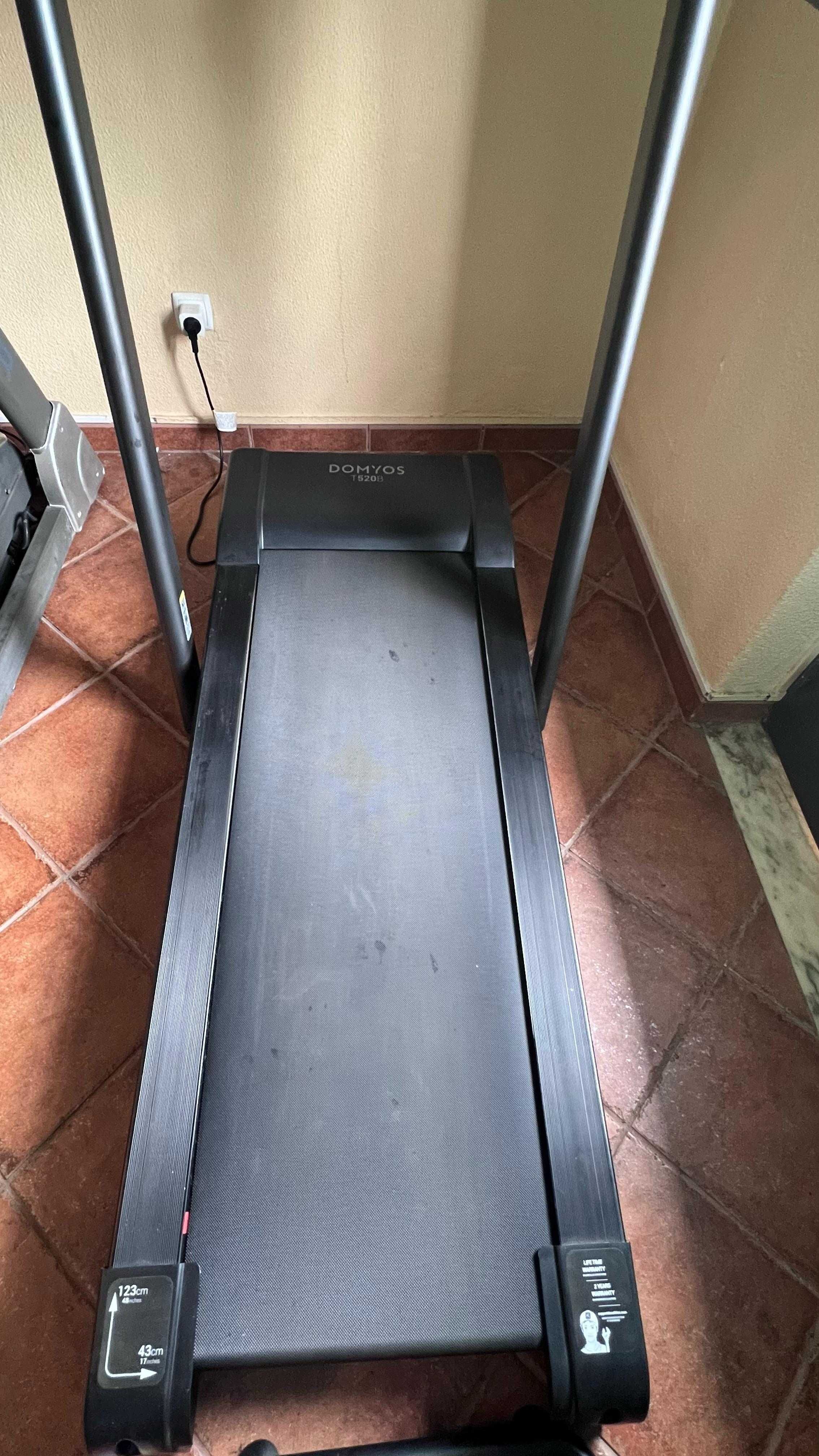 Passadeira de corrida com elevação Domyos T520B