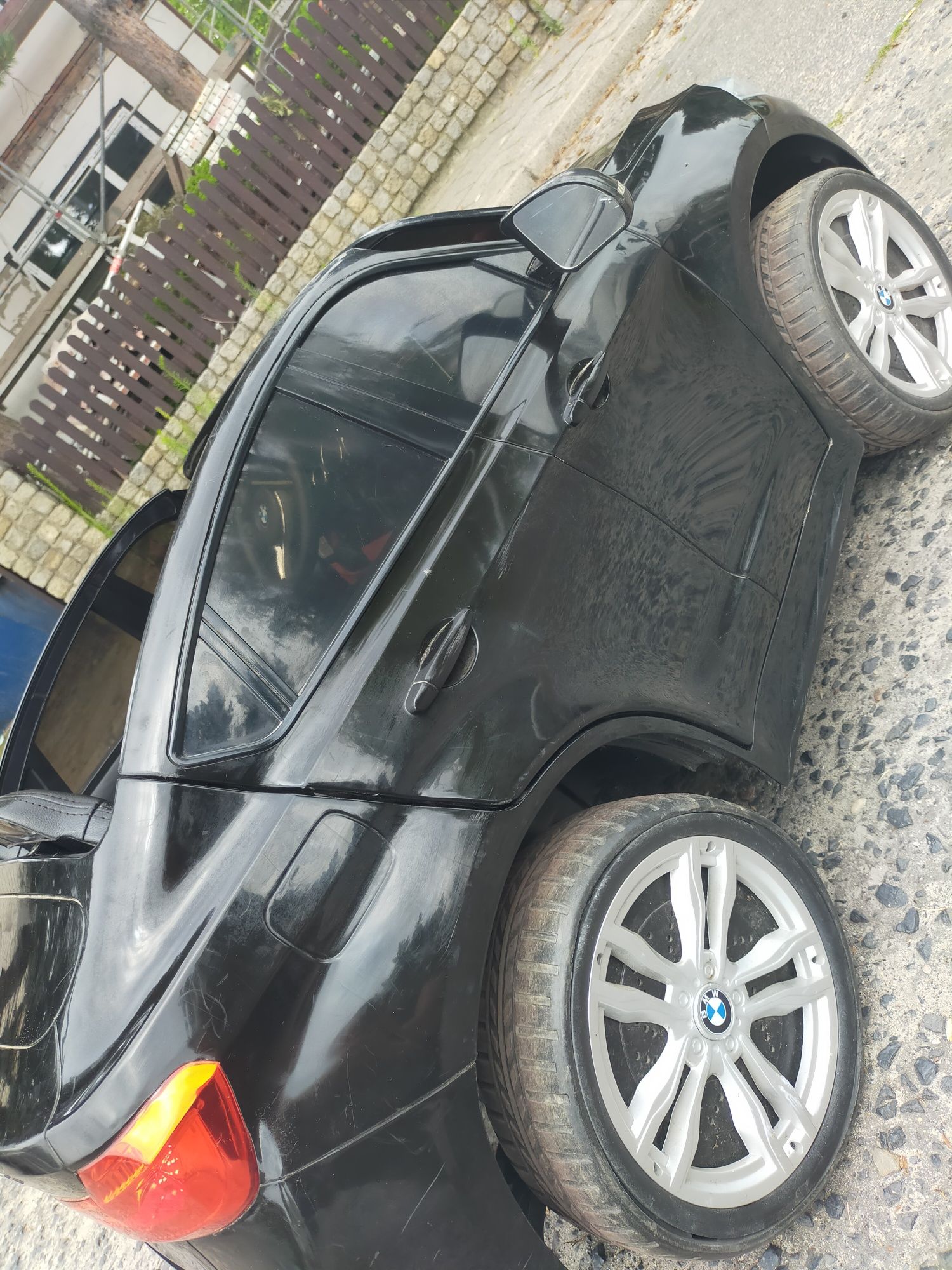 Samochód dla dzieci BMW X6M