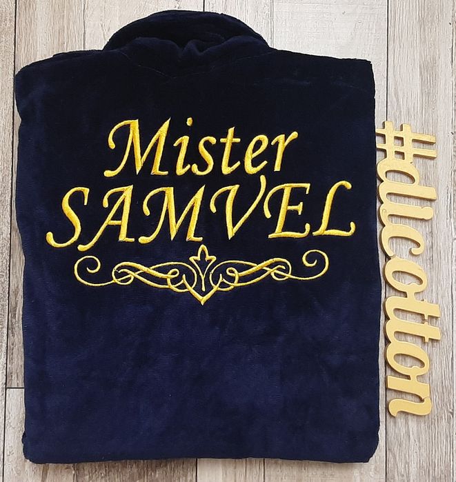 Именное полотенце с тапочками в наборе.