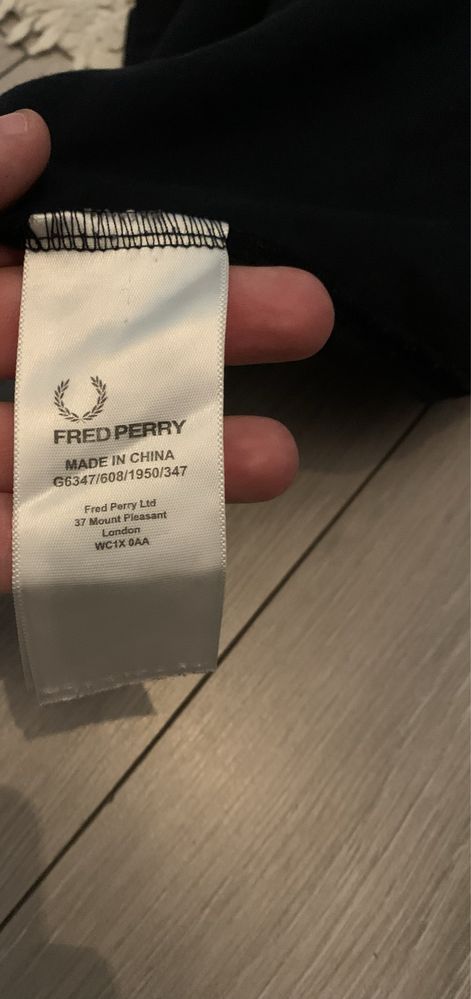 Продам женскую футболку Fred Perry