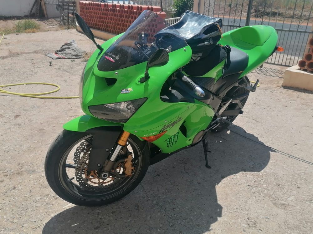 Kawasaki ninja 636 verde
