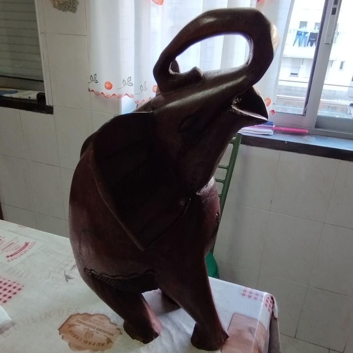 Estátua pau santo de elefante