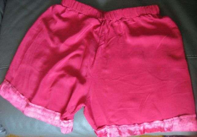 Conjunto de Pijamas em Cetim Tamanho 42