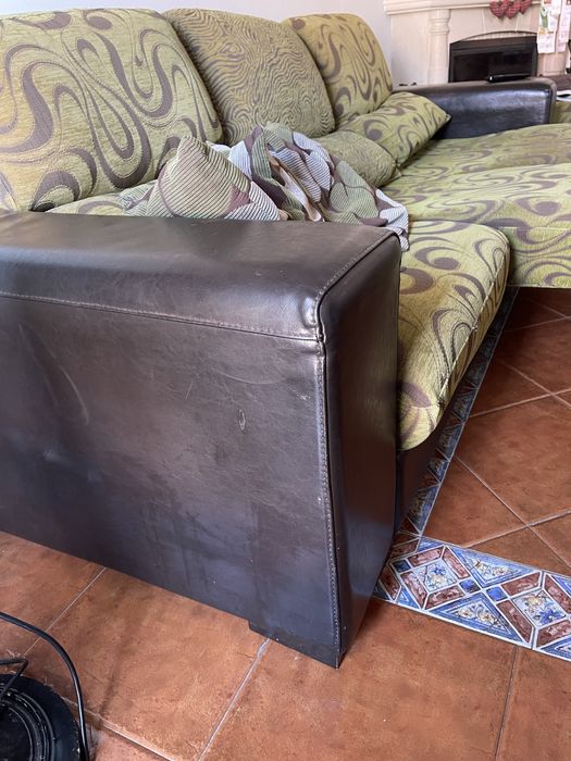 Sofá pele e madeira