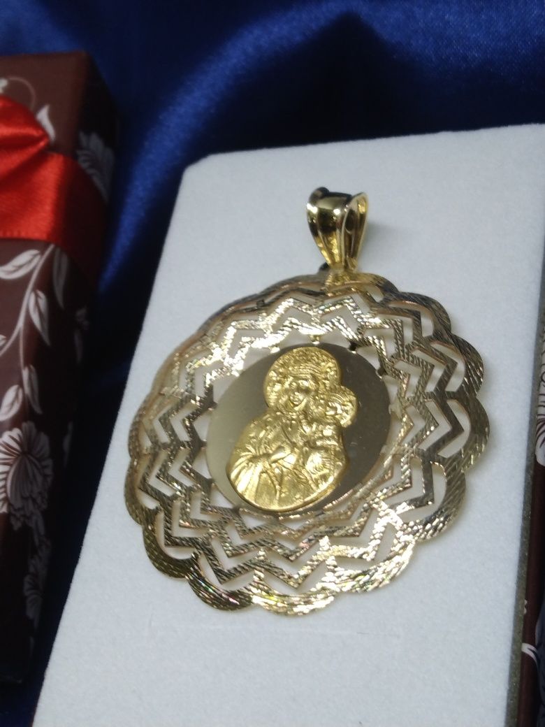 Złoty ażurowy wisiorek-medalik Częstchowska, złoto 585