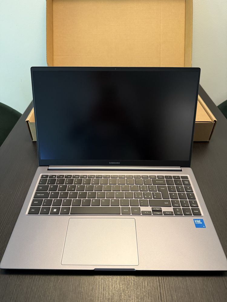Samsung Galaxy Book4 16/512gb Core i5 15.6" СТАН НОВОГО! 4 цикли заряд