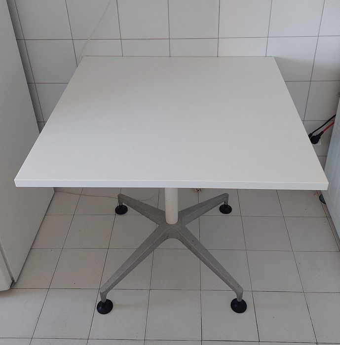 Mesa Herman Miller interior exterior cozinha quadrada branca 80x80x73