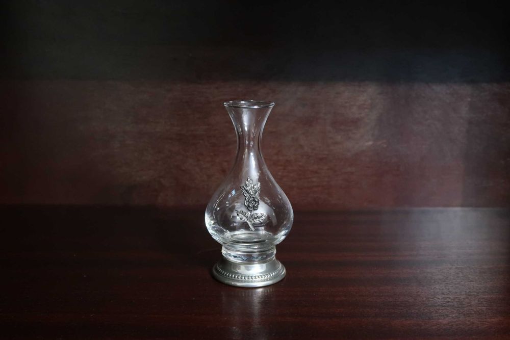 Frasco com aplicações em estanho