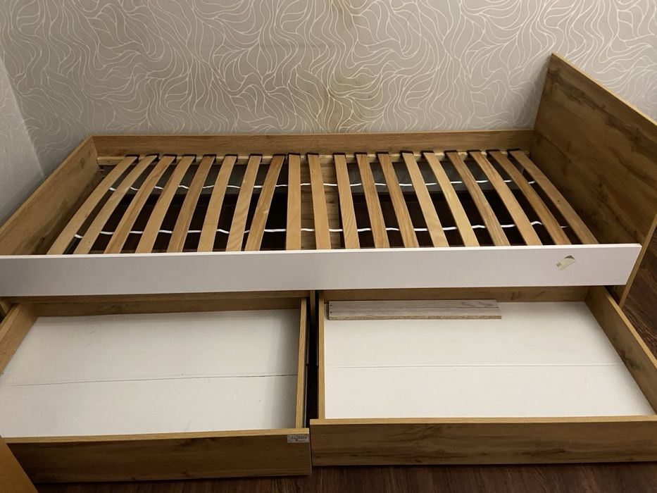 Ліжко односпальне з матрацом