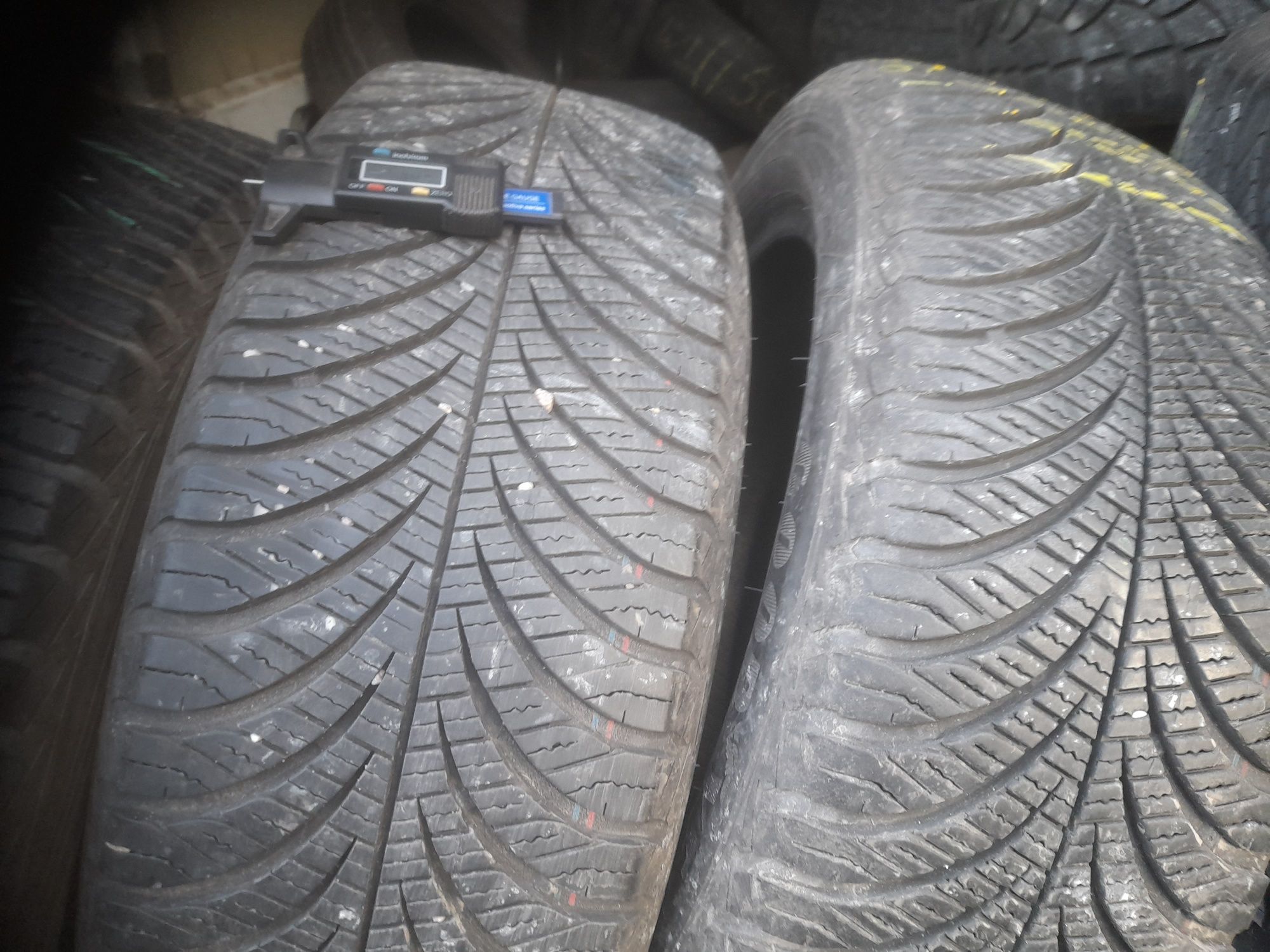 Opony wielosezon 235/55 r17 goodyear vector 4seasons z Niemiec