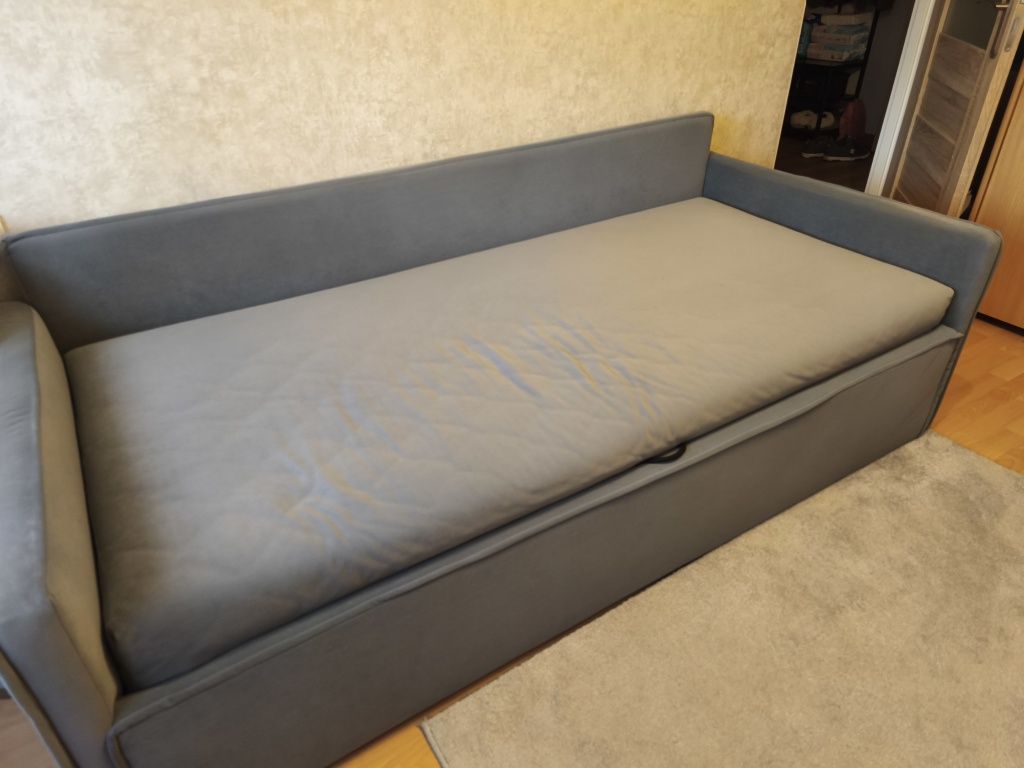 Łóżko 210x110 ,popielate, materiał welurowy