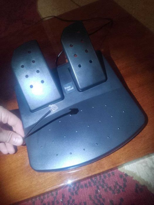 Ігровий руль з педалями