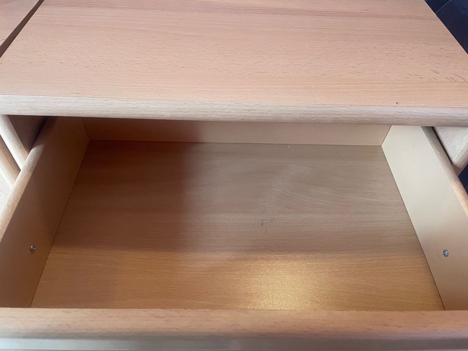 Zestaw mebli w kolorze sosna ( 2 komody, regał )