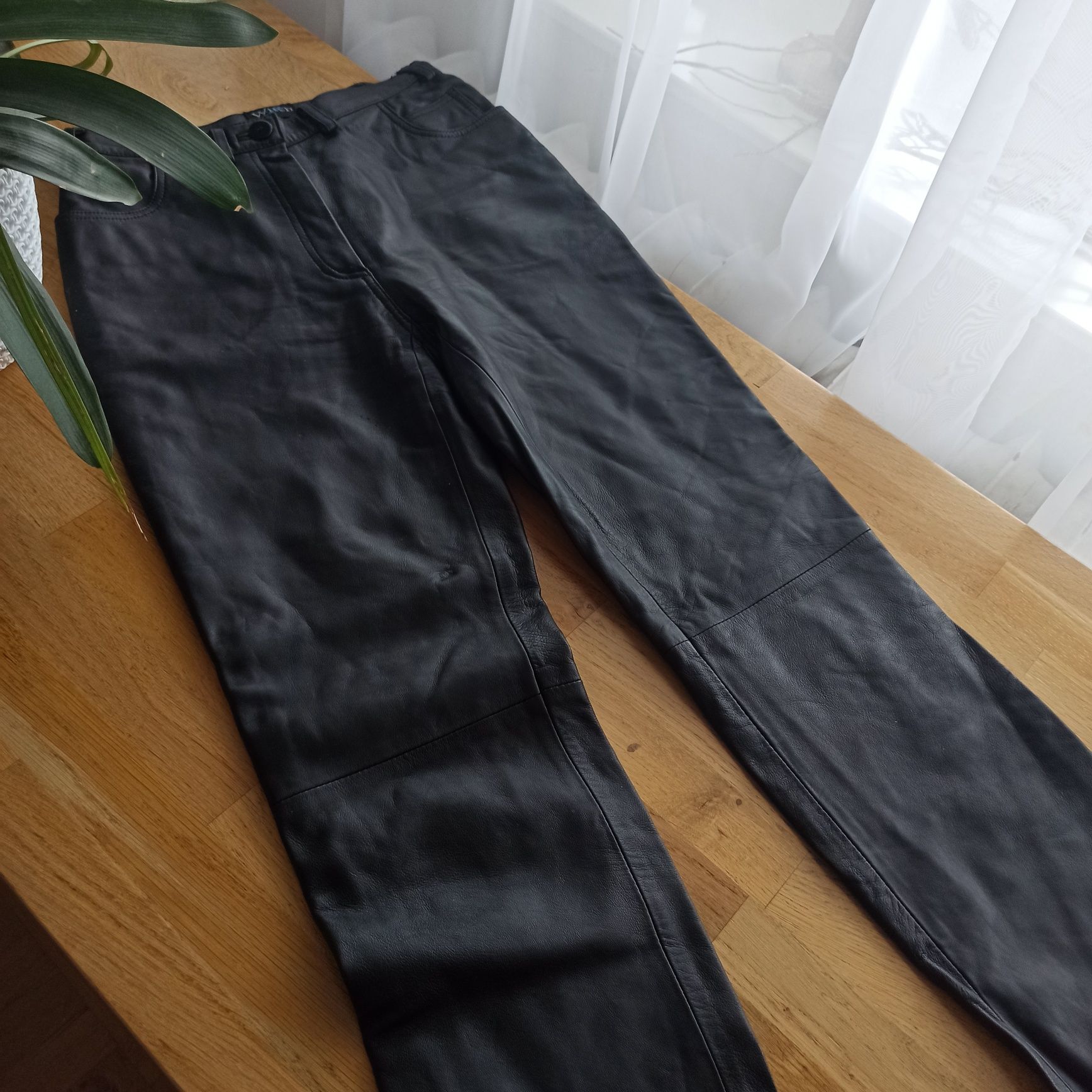 Czarne skórzane spodnie 100% naturalna skóra – klasyczny krój, unisex,