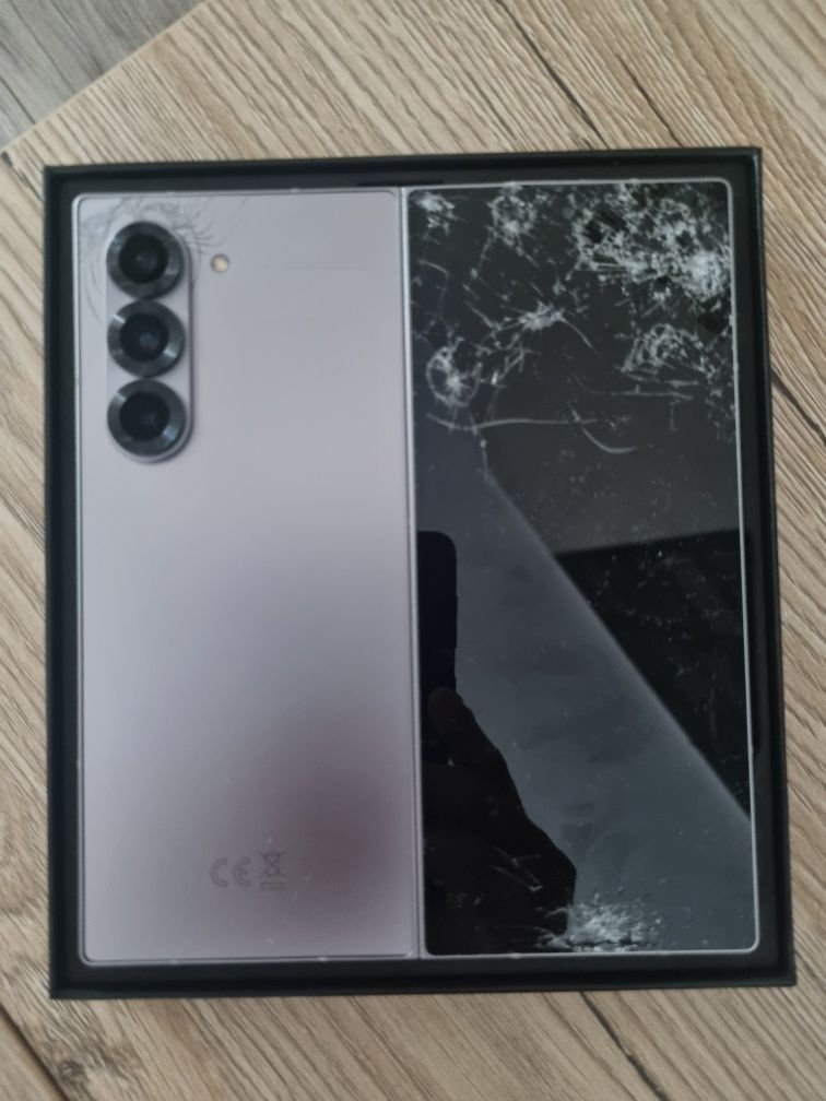 Samsung Z Fold 6 1 TB uszkodzony.