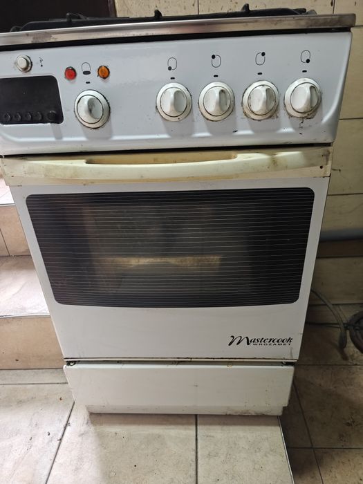 Kuchnia gazowa z piekarnikiem elektrycznym