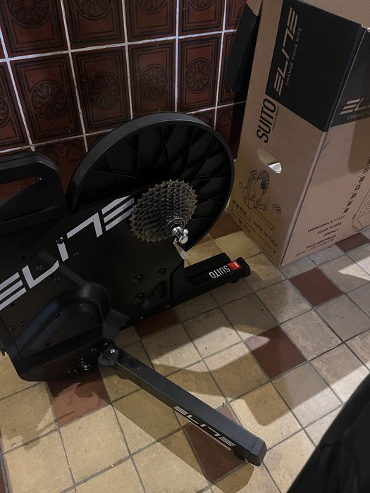 Trenażer rowerowy Elite Suito