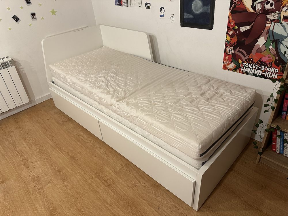 Łóżko Flekke Ikea z materacami