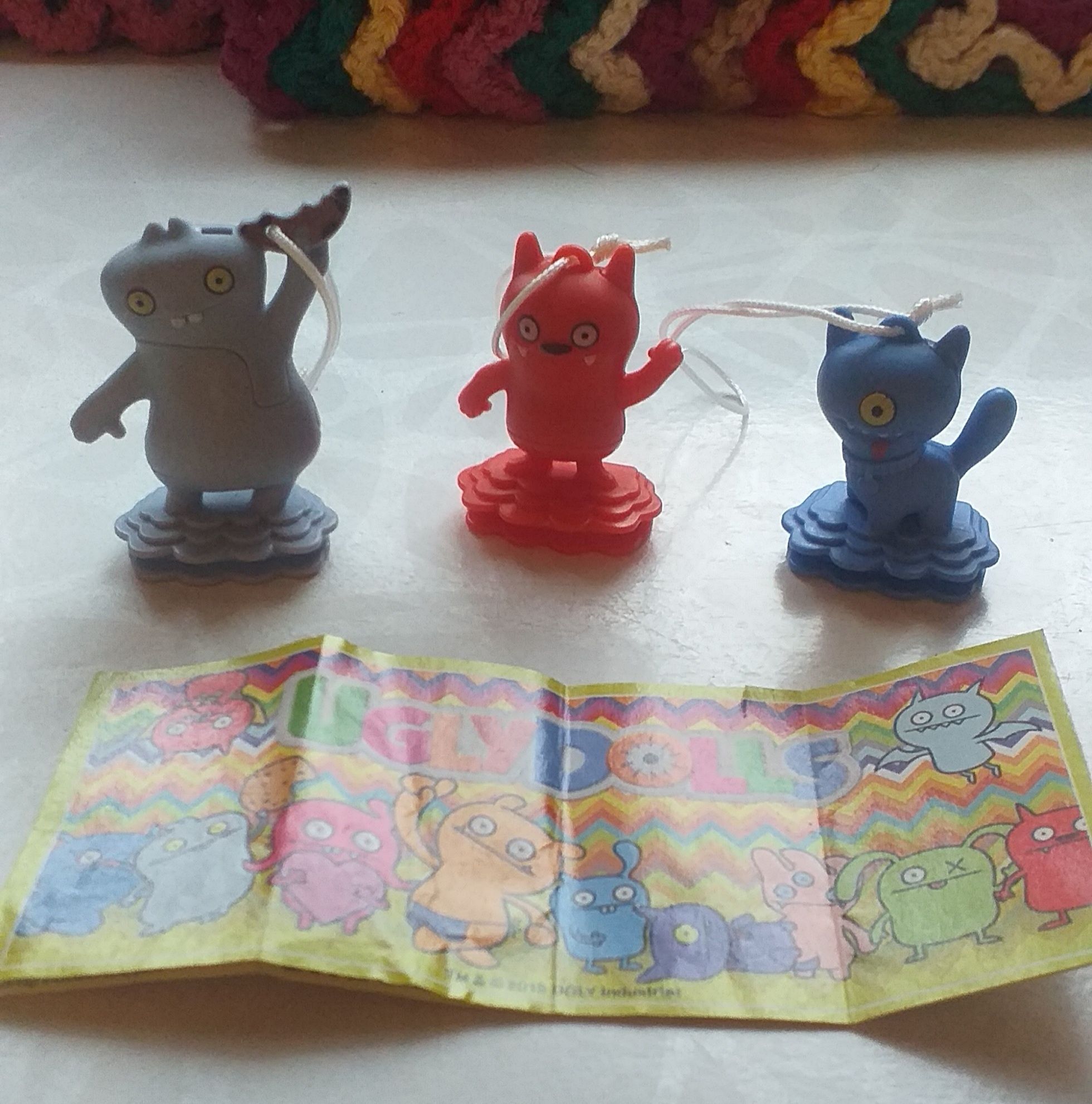 Киндеры, игрушки,машинка,запчасти. Цена за все.