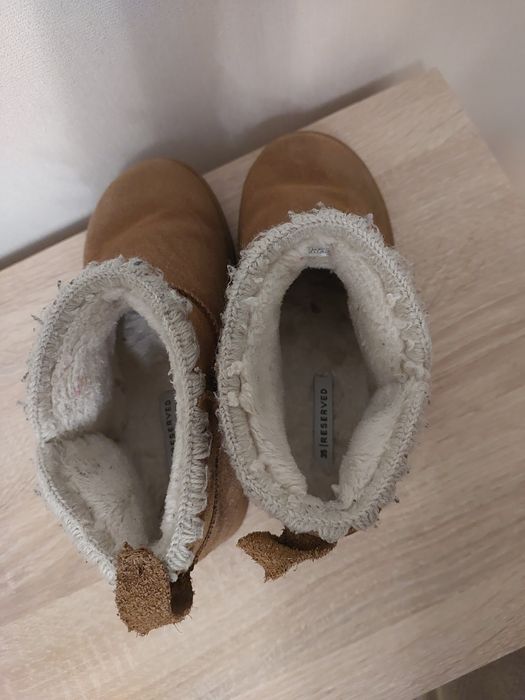 Зимові черевики для дівчинки Reserved 35р