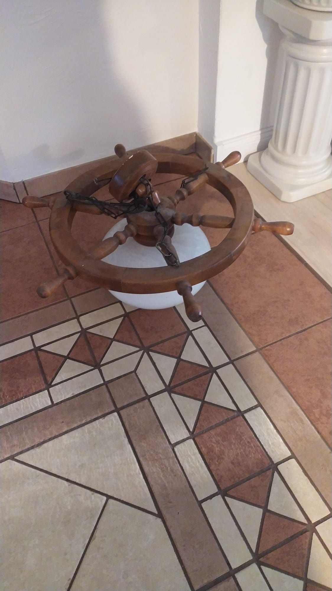 Lampa wisząca w kształcie kotwicy