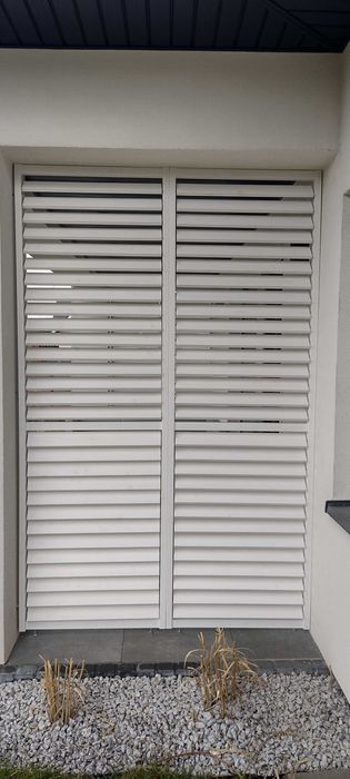 Żaluzje drewniane , shuttersy, regulowane , tarasowe.