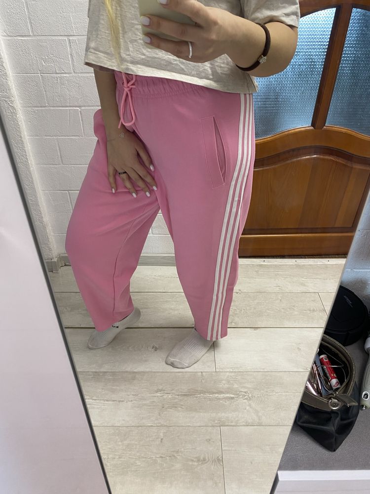 Рожеві жіночі спортивні штани adidas