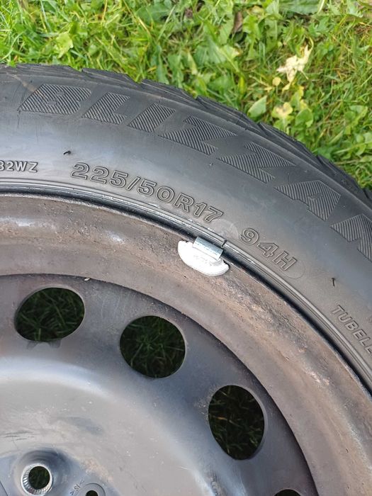 225/50R17 94H BRIDGESTONE, komplet opon zimowych i felg stalowych szt4