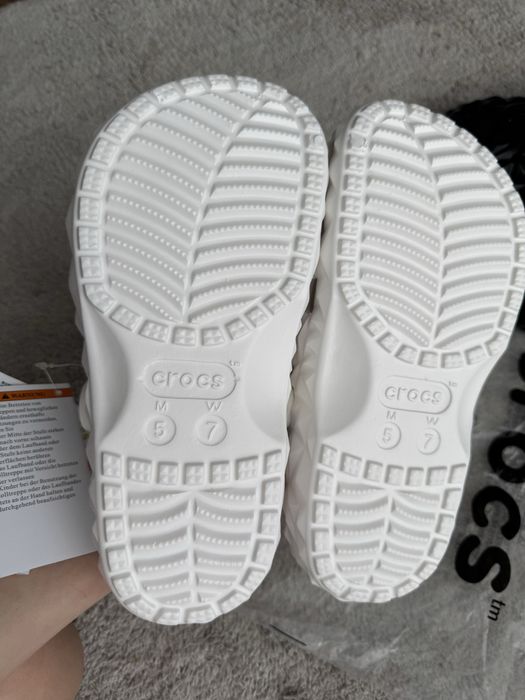 Crocs M5W7 Classic Geometric Clog М5 36-37 білі чорні