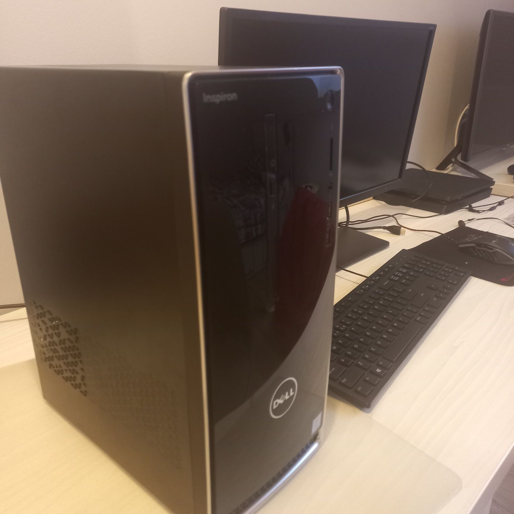 Komputer stacjonarny dell i3 7100 GT 710 4gb ramu