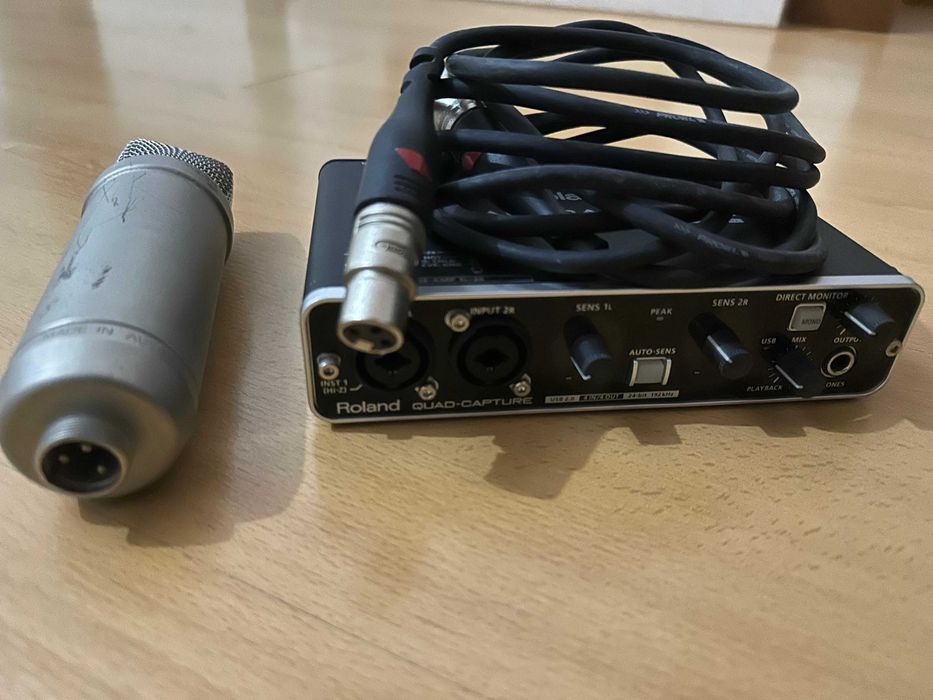 Interface de áudio Roland Quad- c/ microfone