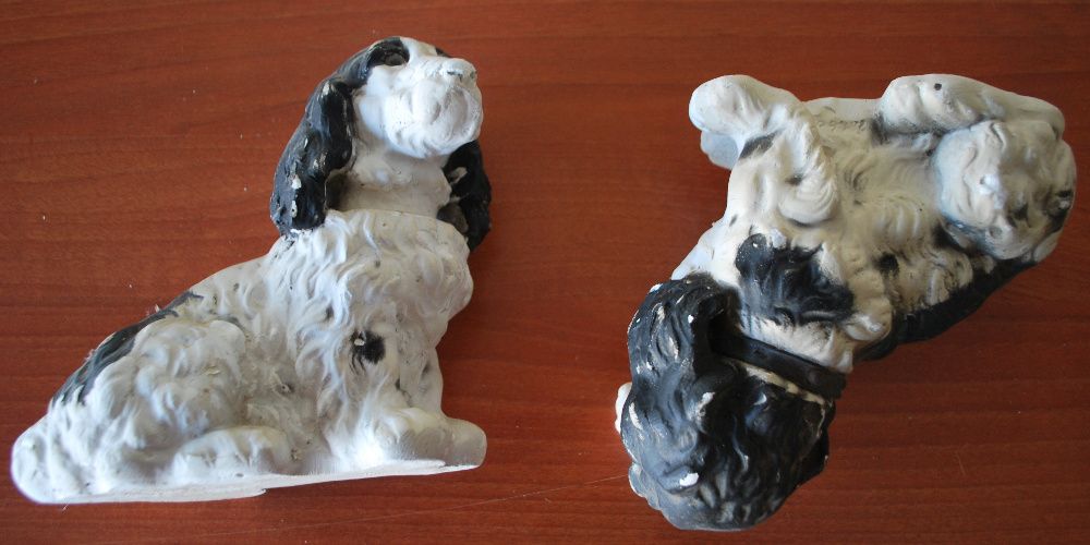 Cães Esculpidos em Gesso (com mais de 100 anos)