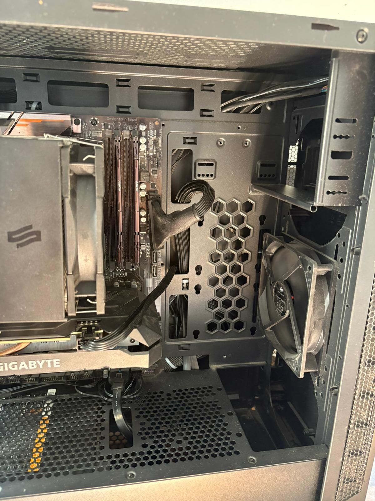 PC Ryzen 5, 16GB DDR 4, GTX 1660TI, SSD 1TB Samsung 980