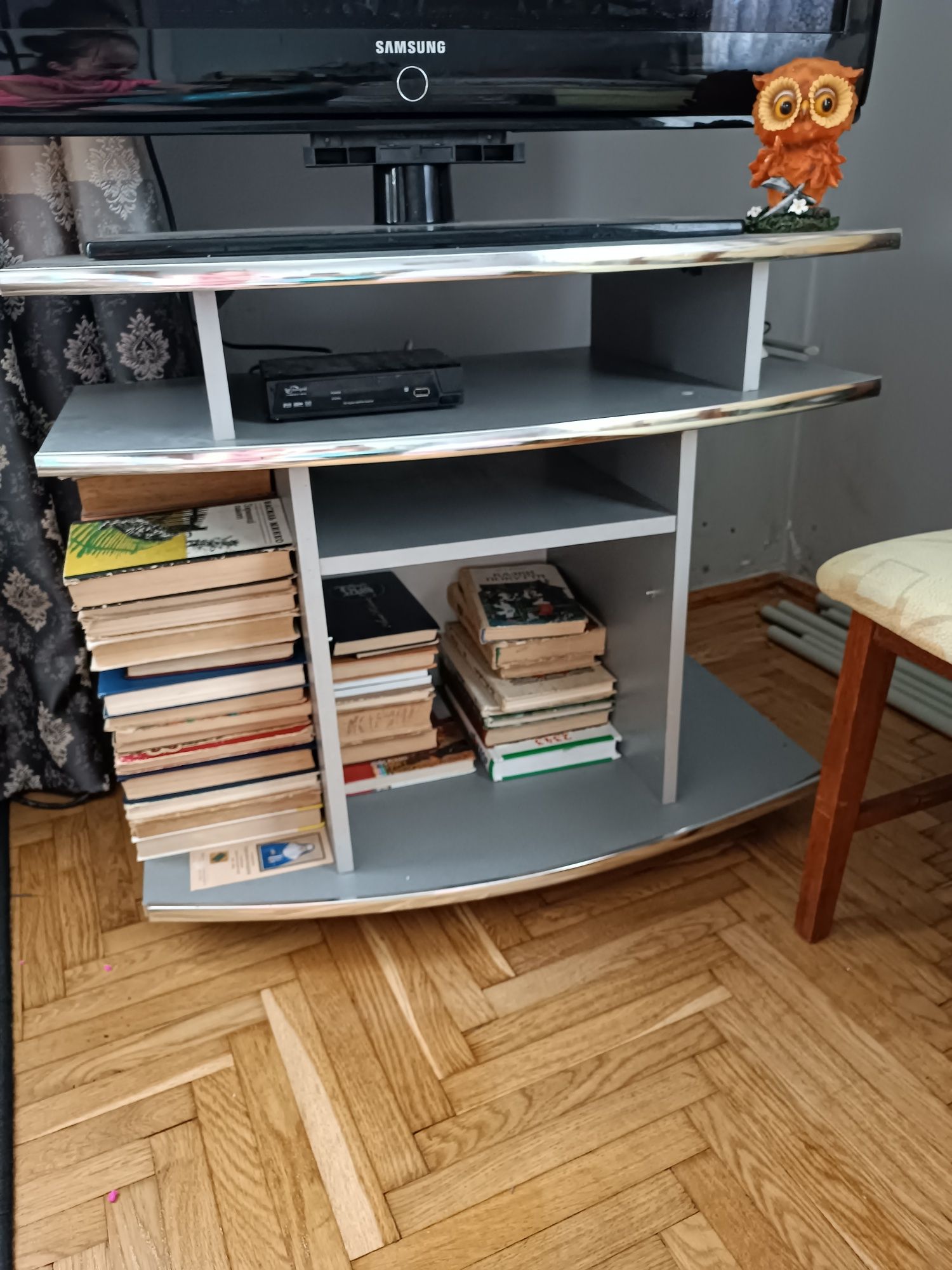 Продам тумбочку під телевізор